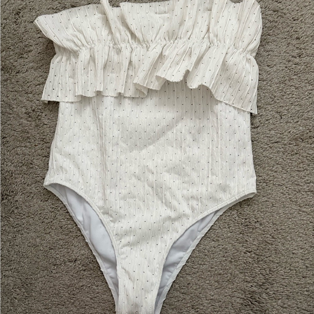 SHEIN Ruffle Trim Tube One Piece Swimsuit - Picture 4 of 7